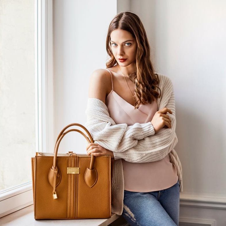 Give Hermès a run for its money with the super chic caramel tote bag (Credit/AllTRUEist)