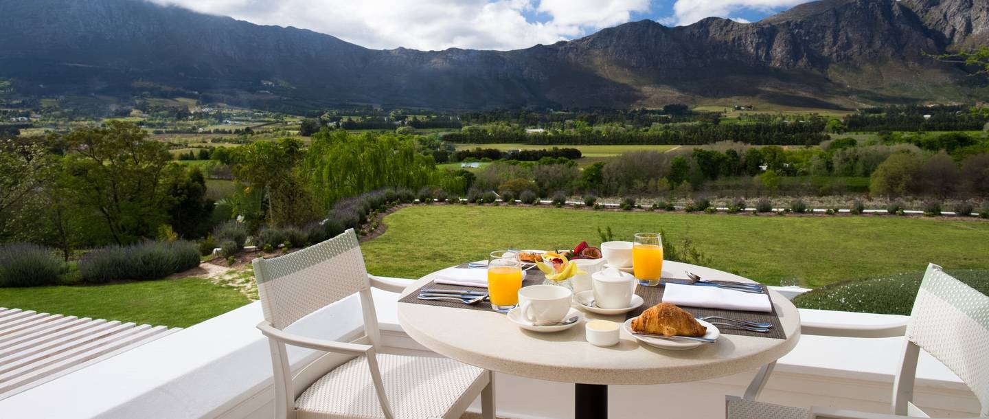 outdoor table overlooking mountains and vineyard